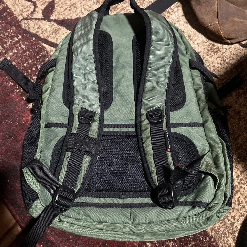 SwissGear ScanSmart Laptop Backpack Green Black 15 Inch Universal Tech Bag